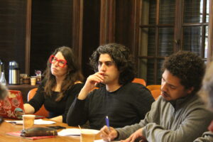 Participantes escuchando una presentación durante la jornada